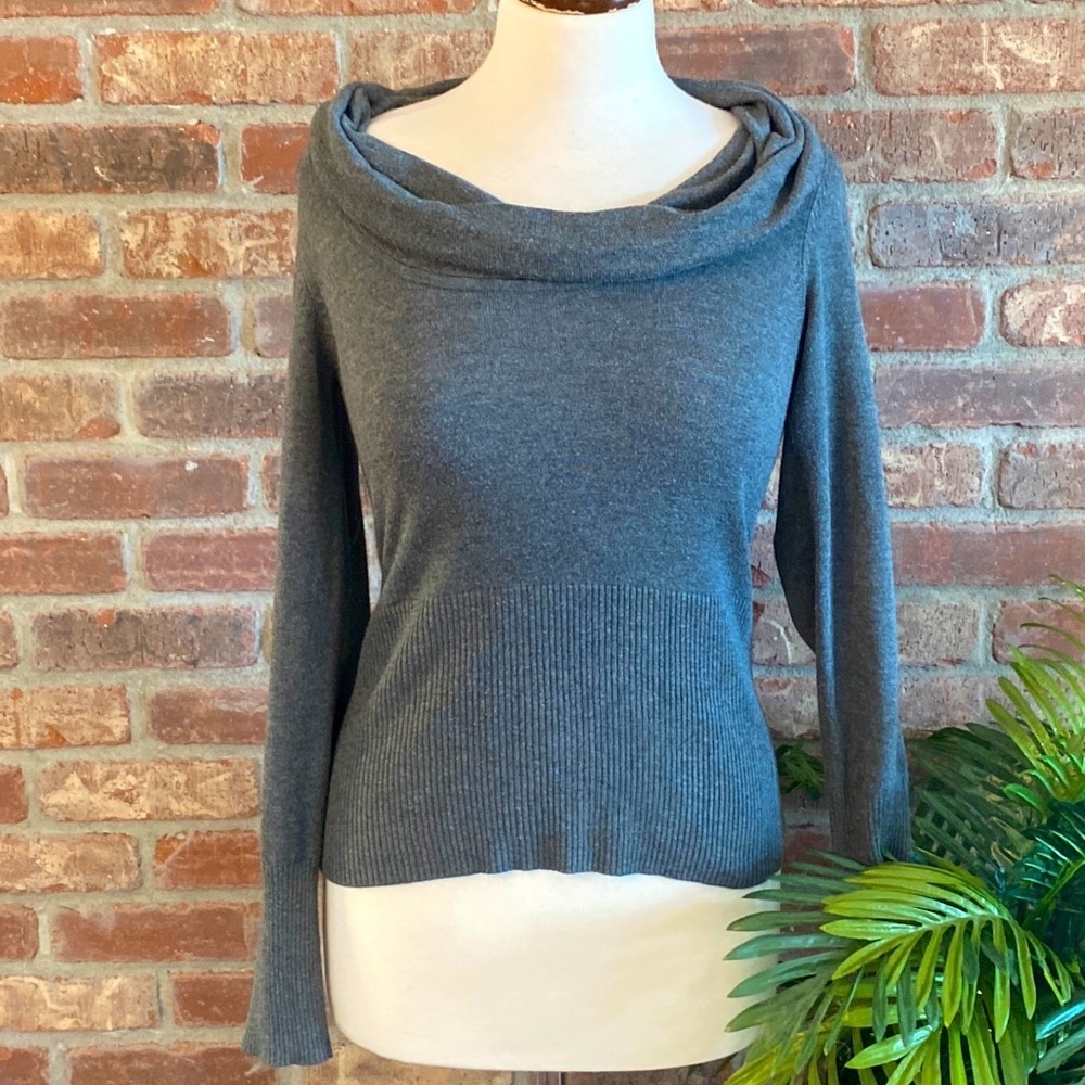 Pink Rose medium gray light weight sweater
